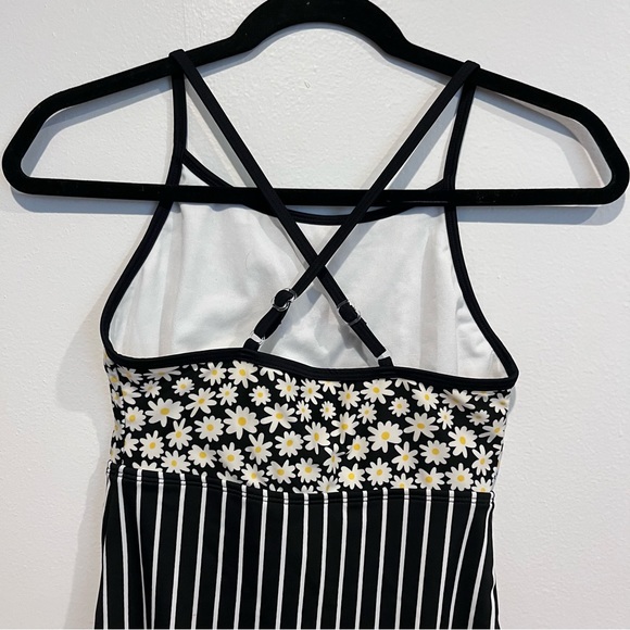 Art Class Black and White Striped and Daisy Floral Bathing Suit Size XL (14/16) - Picture 5 of 6